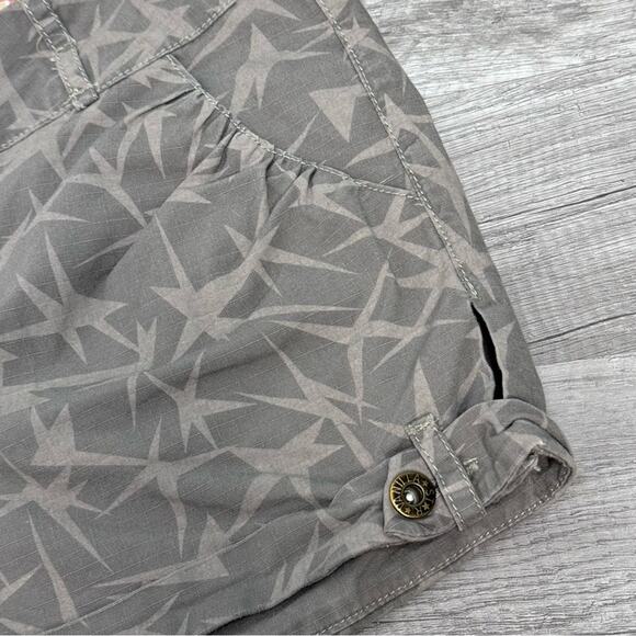 Printed Shorts Size 7 Y2K Skater Style Utility Pocket Button Detail Gray - Picture 3 of 4
